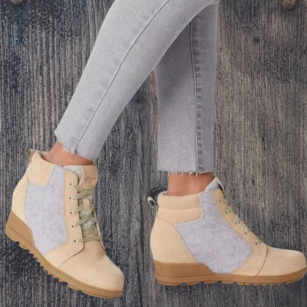 Sorel Women's Evie Lace-Up Wedge Ankle Booties. Size 9.5